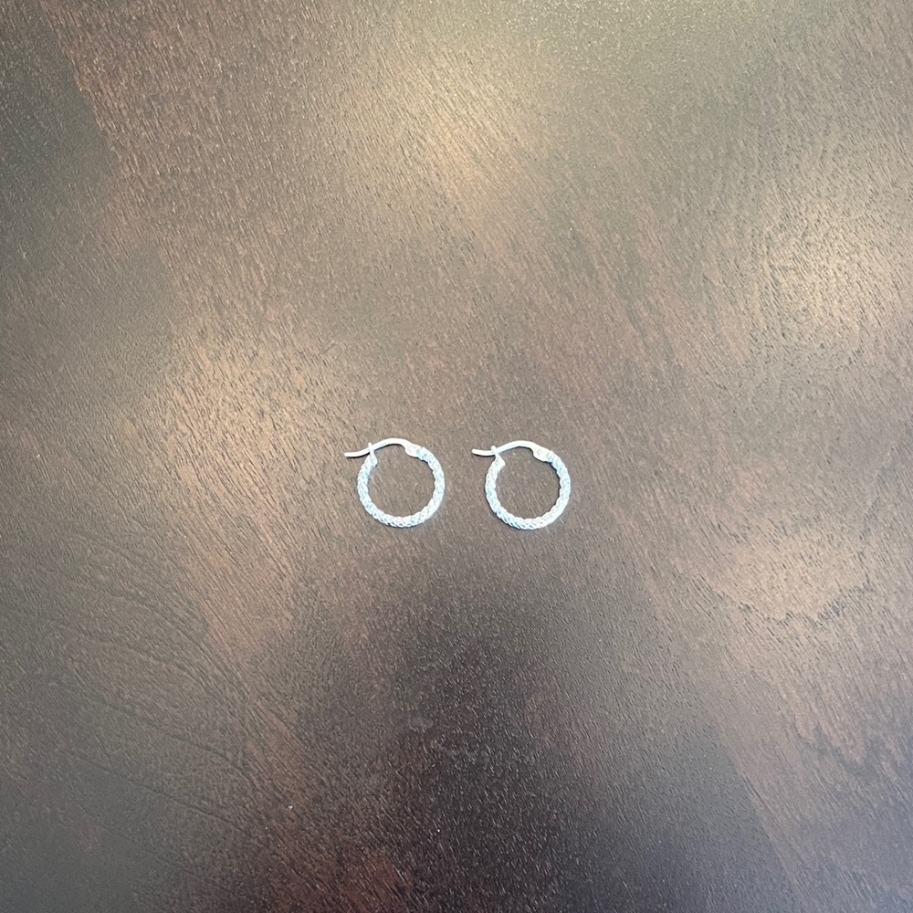 NWOT Elegant Textured Silver Toned Hoop Earrings